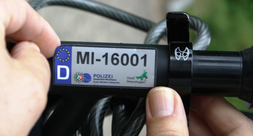 Unter dem Motto "Kein Fahrrad ohne Nummernschild" wird die heimische Kreispolizeibehörde am Donnerstag, 16. Mai 2024 am Sportplatz Minden-Dankersen in der Olafstraße eine kostenlose Registrierungsaktion für Fahrräder anbieten.
